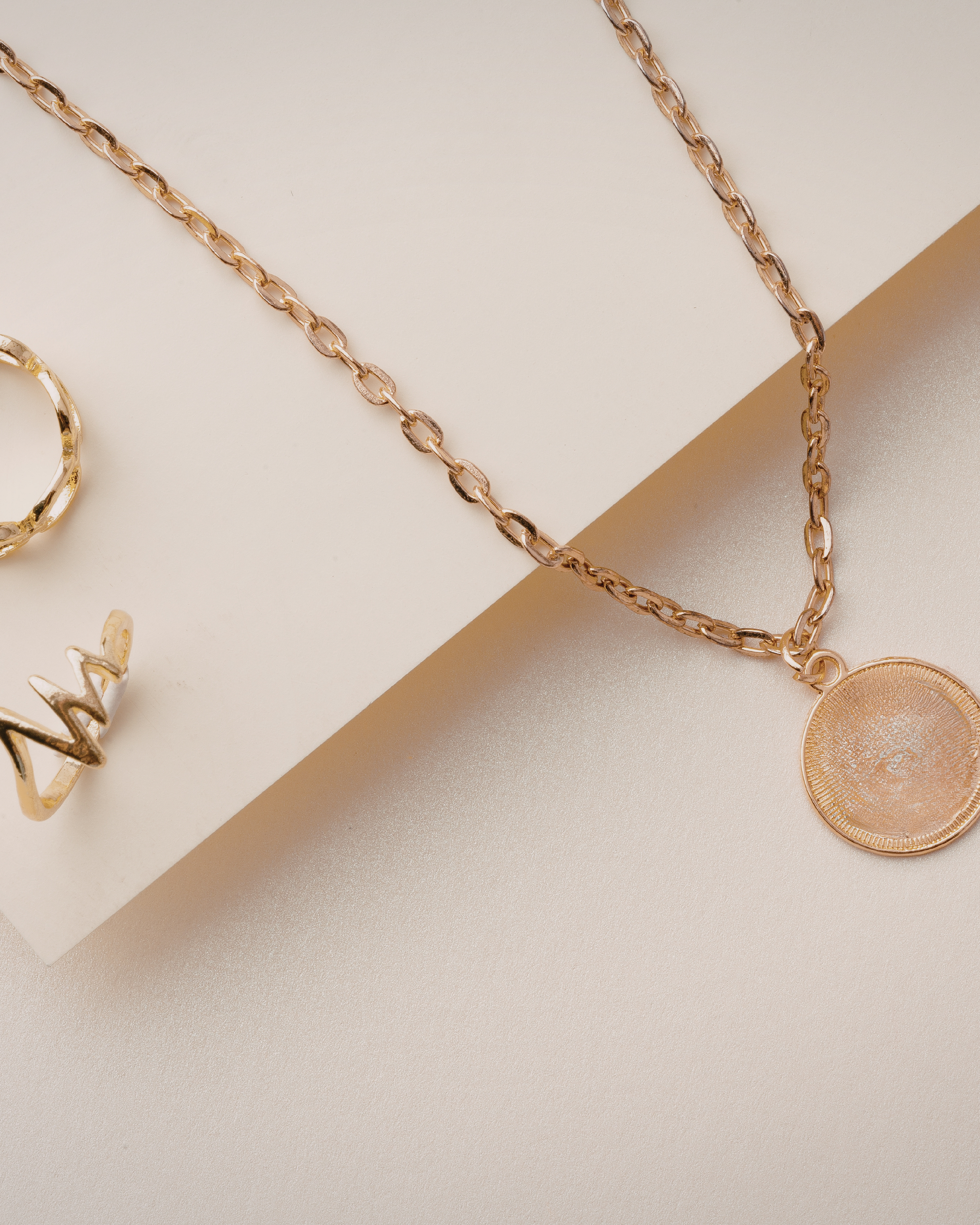 💍 2. How to Style Jewelery for Every Mood