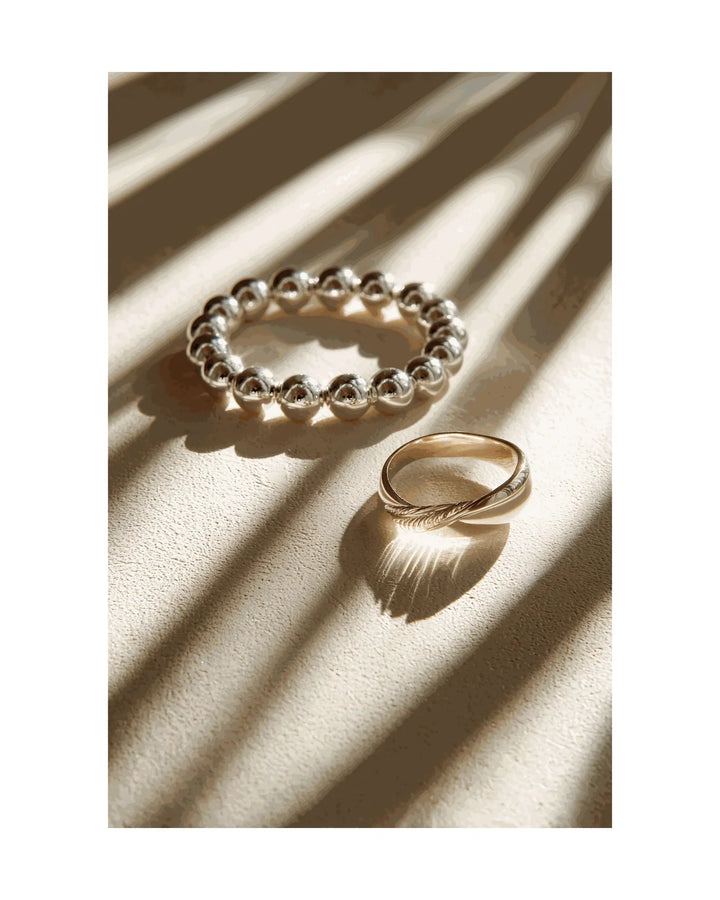 💛 3. Gold vs Silver Jewelery – Which One Should You Choose?