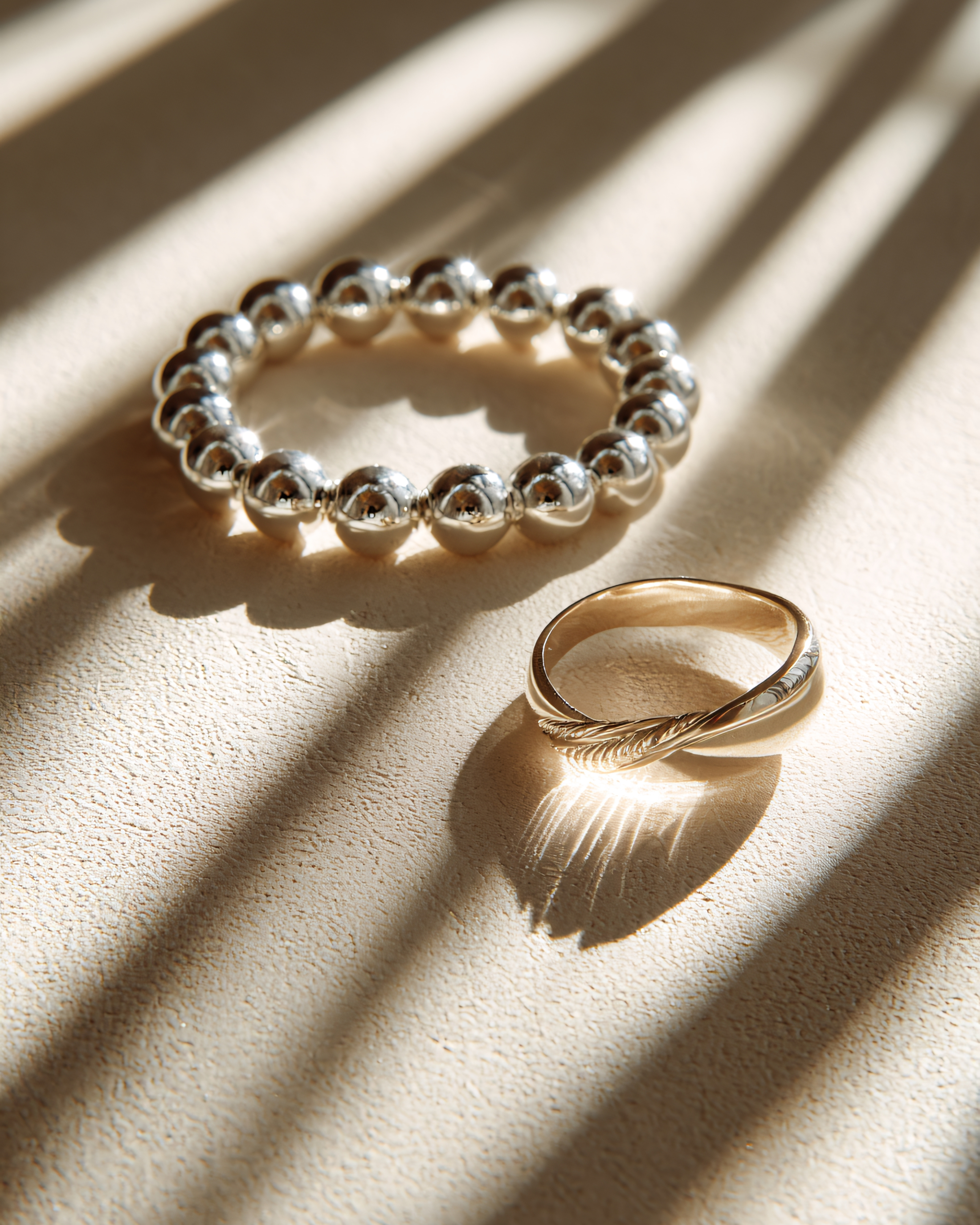 💛 3. Gold vs Silver Jewelery – Which One Should You Choose?