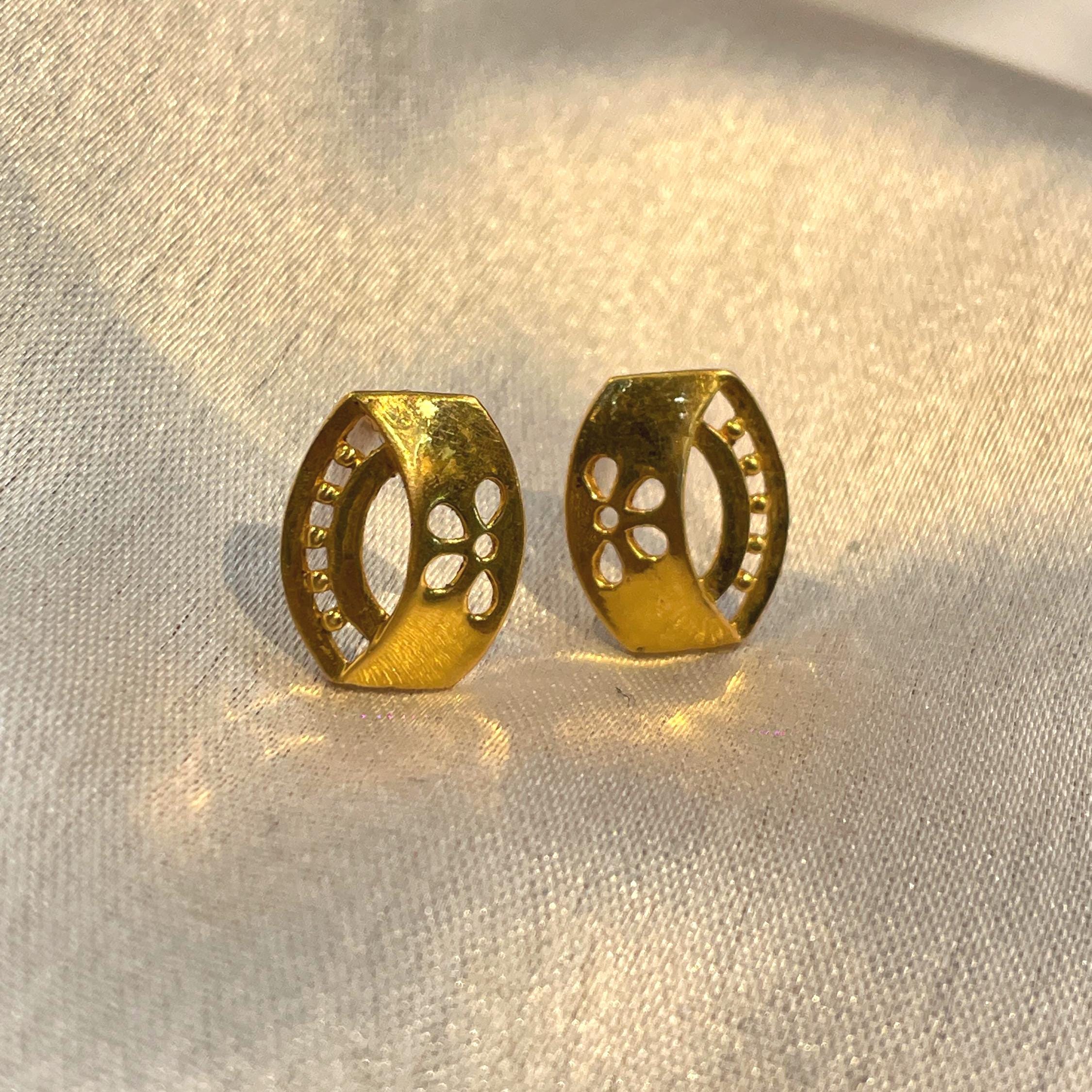 Lightweight Everyday Gold Earrings
