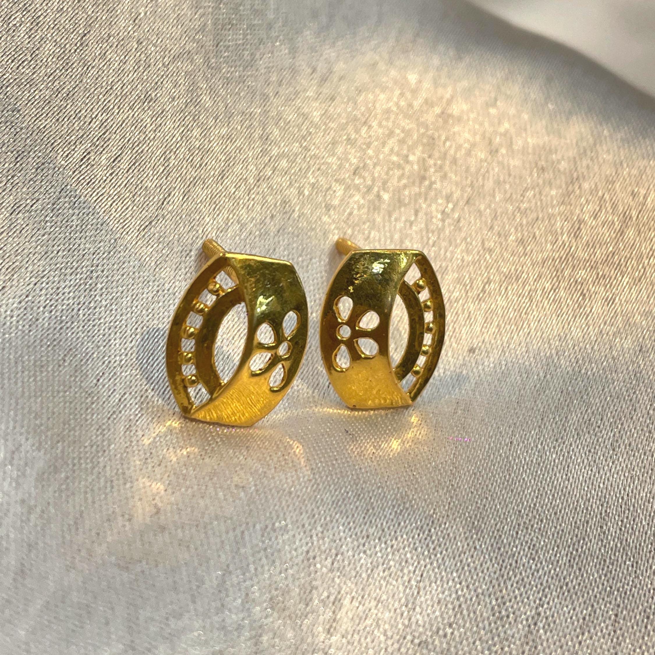 Lightweight Everyday Gold Earrings