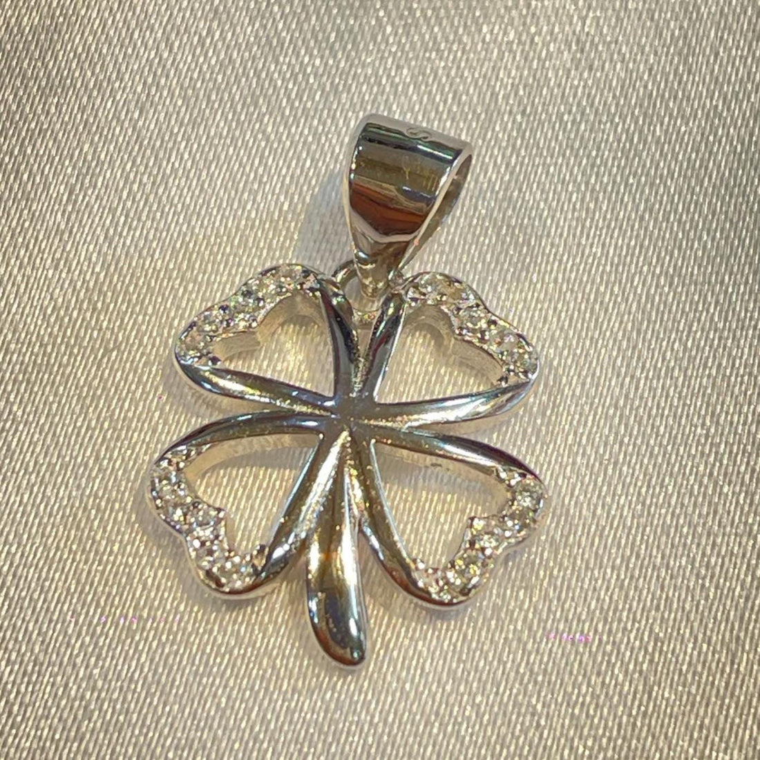 Dainty Four Leaf Clover Sterling Silver Pendant Suvera Jewelery 925_Sterling_Silver Anniversary_Gift Charm_Necklace Choker_Necklace Diamond_Necklace everyday_earrings Gift_for_Her Lariat_Necklace Minimalist_Necklace Name_Necklace