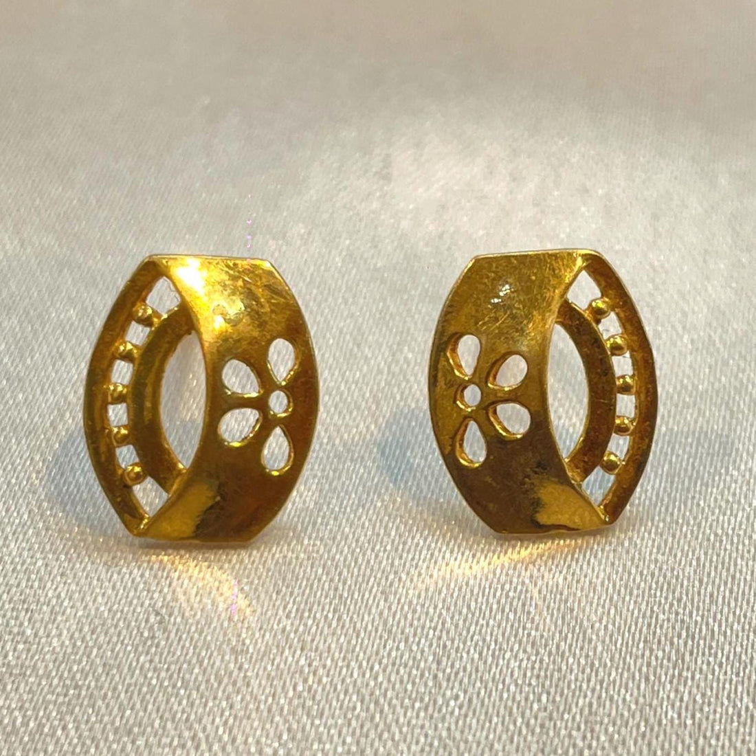 Lightweight Everyday Gold Earrings