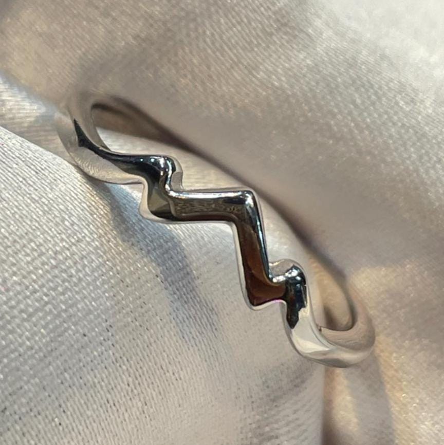 Dainty Stackable Ring in Sterling Silver Suvera Jewelery Birthday_Gift Chunky_Ring Dainty_Ring Diamond_Ring Engagement_Ring Minimalist_Ring Promise_Ring Silver_Jewelry Silver_Ring Statement_Ring Sterling_Silver_Ring Wave_Ring Wedding_Band