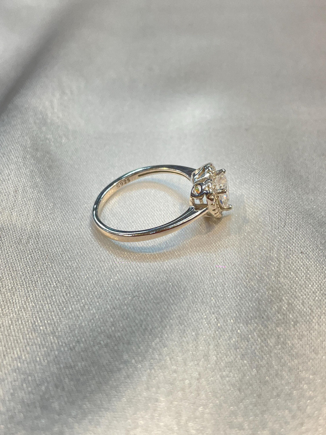 Heart-Shaped Solitaire Halo Ring for Her Suvera Jewelery 925_Silver_Ring birthday_gift chunky_rings Cocktail_Ring Dainty_Ring dainty_silver_rings Diamond_Ring engagement_rings Gift_for_Her Heart Promise_Ring Silver_Ring wedding_gift