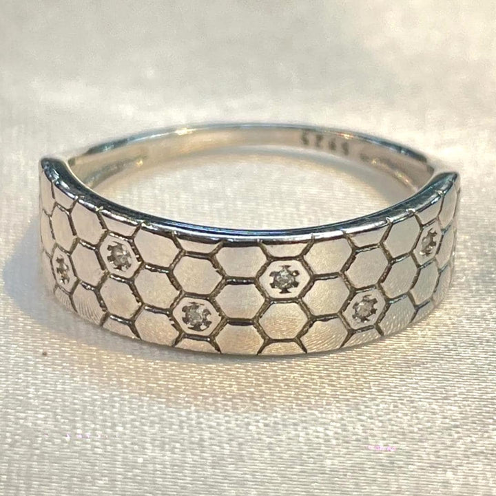 Minimalist Cz Studded Honeycomb Band for Her Suvera Jewelery 925_Silver_Jewelry Anniversary_Gift Christmas_Gift CZ_Diamond_Band Dainty_Ring Delicate_Ring Engagement_Band Gift_For_Her Proposal_Band Silver_Ring Sterling_Silver_Ring