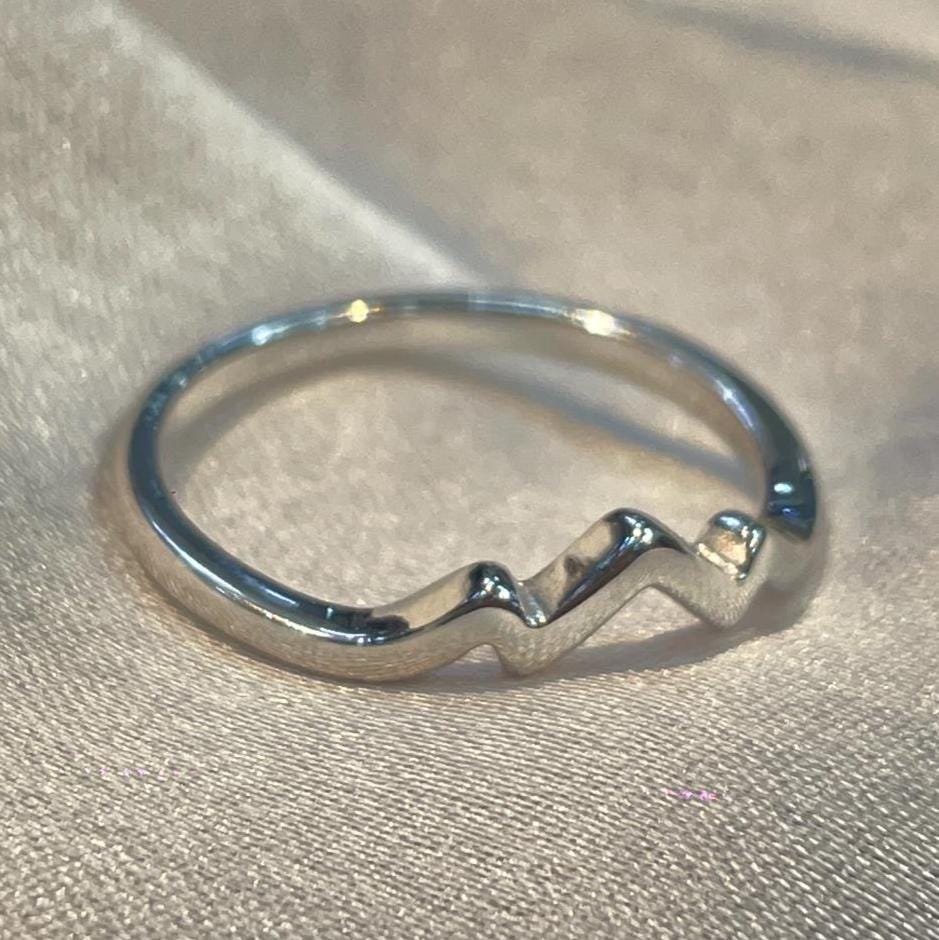 Dainty Stackable Ring in Sterling Silver Suvera Jewelery Birthday_Gift Chunky_Ring Dainty_Ring Diamond_Ring Engagement_Ring Minimalist_Ring Promise_Ring Silver_Jewelry Silver_Ring Statement_Ring Sterling_Silver_Ring Wave_Ring Wedding_Band