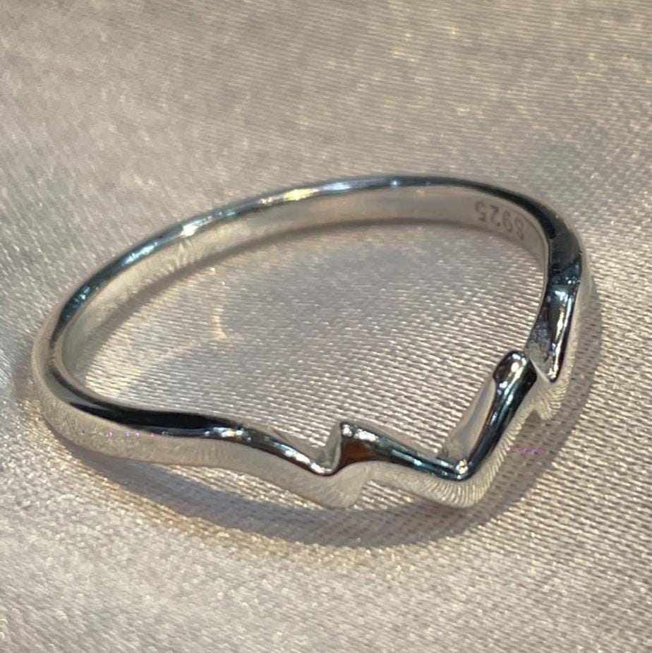 Dainty Stackable Ring in Sterling Silver Suvera Jewelery Birthday_Gift Chunky_Ring Dainty_Ring Diamond_Ring Engagement_Ring Minimalist_Ring Promise_Ring Silver_Jewelry Silver_Ring Statement_Ring Sterling_Silver_Ring Wave_Ring Wedding_Band