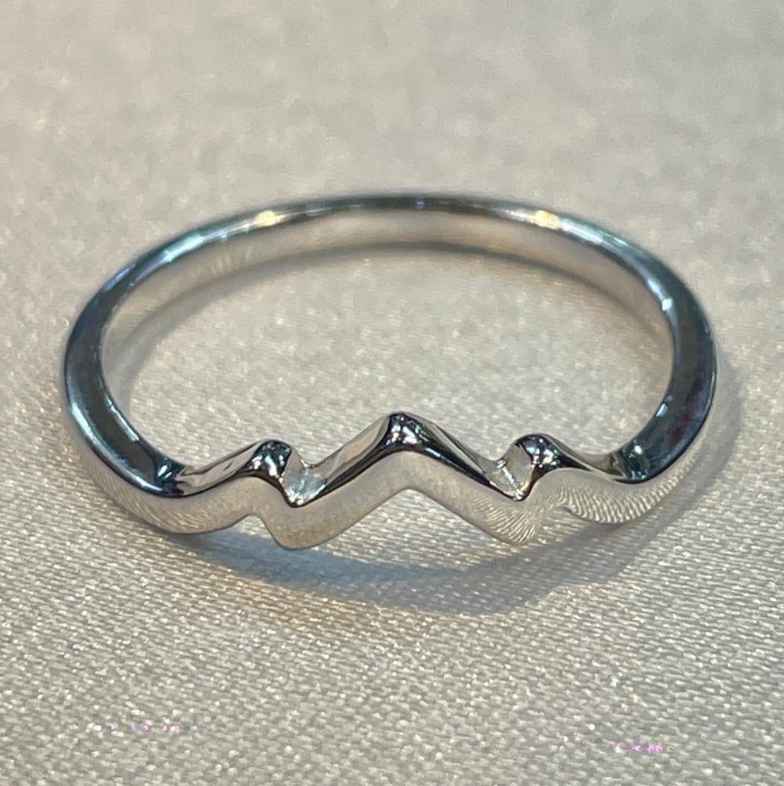 Dainty Stackable Ring in Sterling Silver Suvera Jewelery Birthday_Gift Chunky_Ring Dainty_Ring Diamond_Ring Engagement_Ring Minimalist_Ring Promise_Ring Silver_Jewelry Silver_Ring Statement_Ring Sterling_Silver_Ring Wave_Ring Wedding_Band
