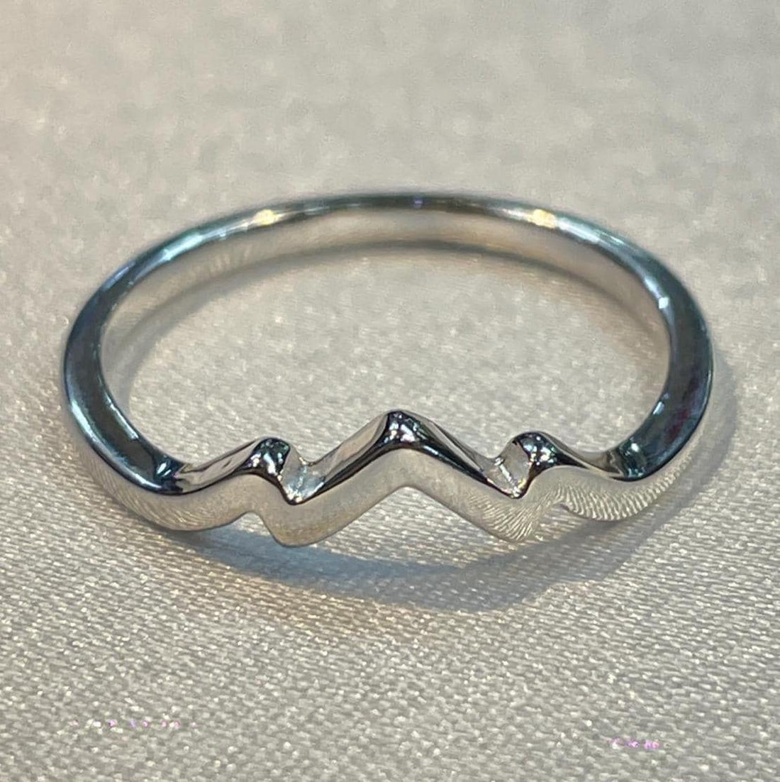 Dainty Stackable Ring in Sterling Silver Suvera Jewelery Birthday_Gift Chunky_Ring Dainty_Ring Diamond_Ring Engagement_Ring Minimalist_Ring Promise_Ring Silver_Jewelry Silver_Ring Statement_Ring Sterling_Silver_Ring Wave_Ring Wedding_Band