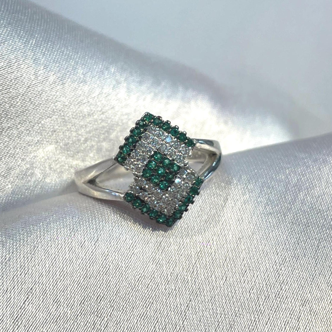 Luxury Emerald Green & Diamond Geometric Ring in Silver Suvera Jewelery 925_Silver_Ring Cocktail_Ring Dainty_Silver_Ring Diamond_Ring Engagement_Ring Gift_for_her Handmade_Jewelry Handmade_Ring Minimalist_Jewelry Personalized_Gift Promise_Ring