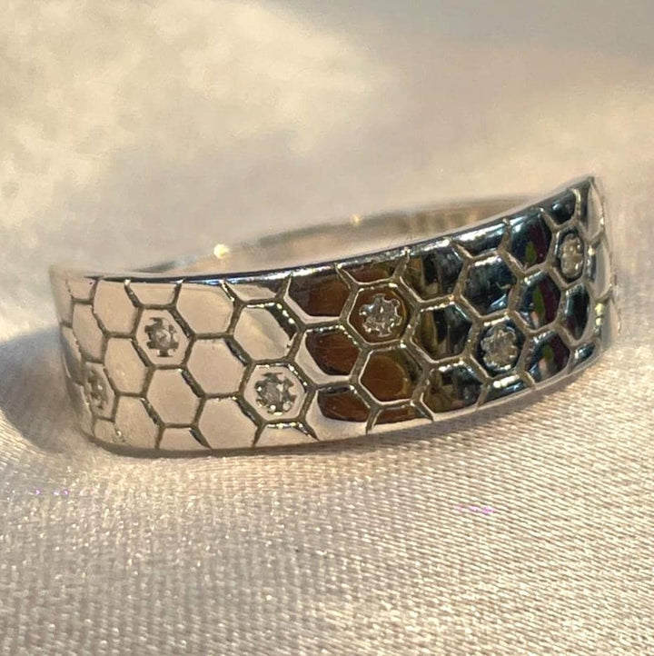 Minimalist Cz Studded Honeycomb Band for Her Suvera Jewelery 925_Silver_Jewelry Anniversary_Gift Christmas_Gift CZ_Diamond_Band Dainty_Ring Delicate_Ring Engagement_Band Gift_For_Her Proposal_Band Silver_Ring Sterling_Silver_Ring