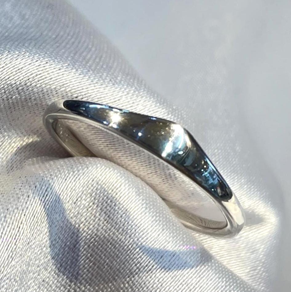 Minimal Wave Band Ring in 925 Sterling Silver Suvera Jewelery 925_Sterling_Silver Anniversary_Ring Birthday_Gift Curved_Wedding_Band Delicate_Ring Everyday_Ring Fine_Jewelry Gift_for_Women Promise_Ring Push_Present Silver_Ring