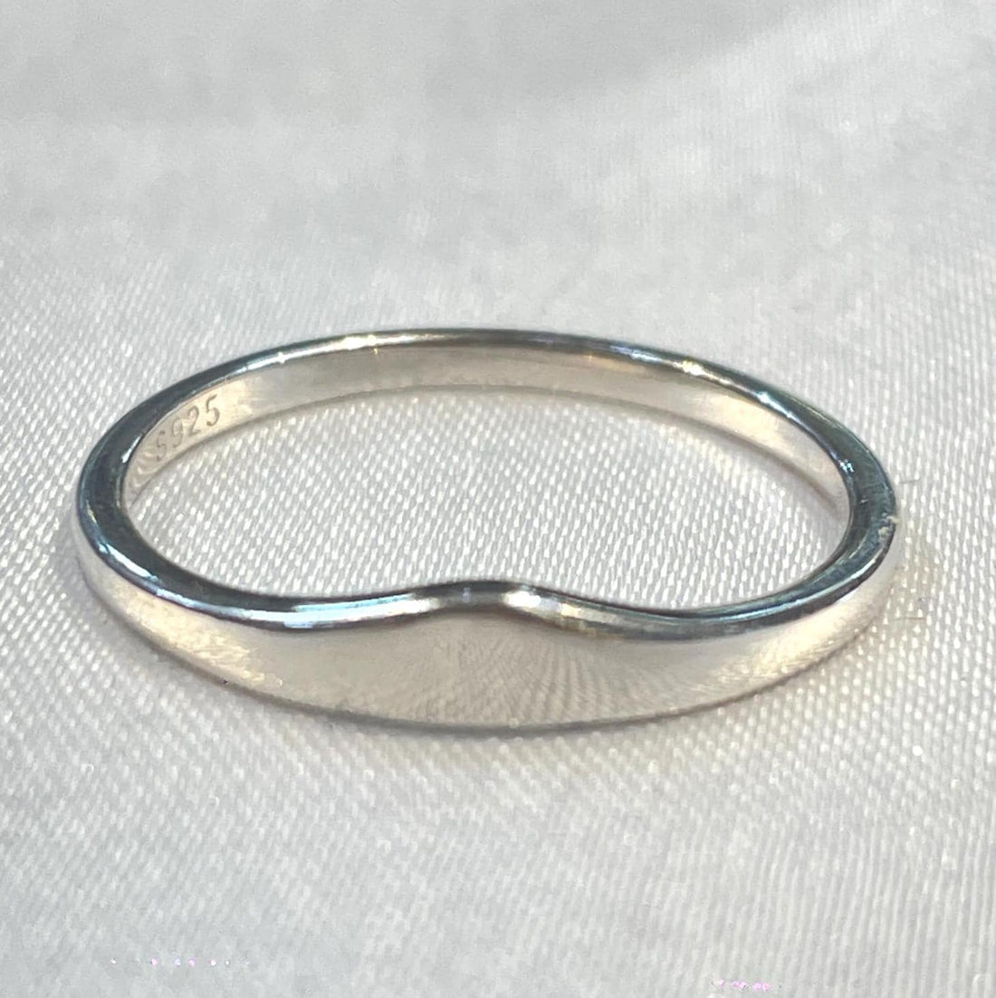 Minimal Wave Band Ring in 925 Sterling Silver Suvera Jewelery 925_Sterling_Silver Anniversary_Ring Birthday_Gift Curved_Wedding_Band Delicate_Ring Everyday_Ring Fine_Jewelry Gift_for_Women Promise_Ring Push_Present Silver_Ring